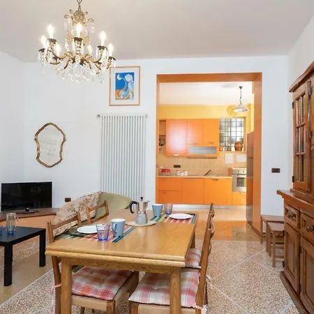 Petroni 38 By בולוניה