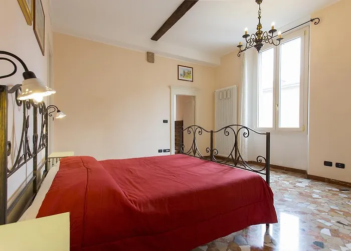 Petroni 38 By بولونيا